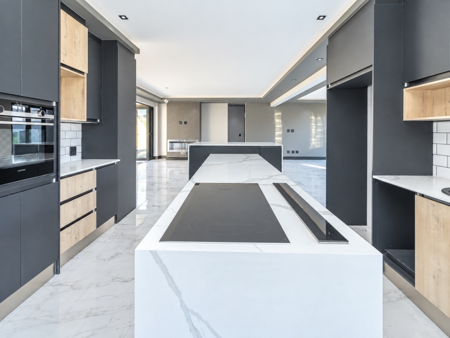 6 Bedroom Property for Sale in Sagewood Western Cape